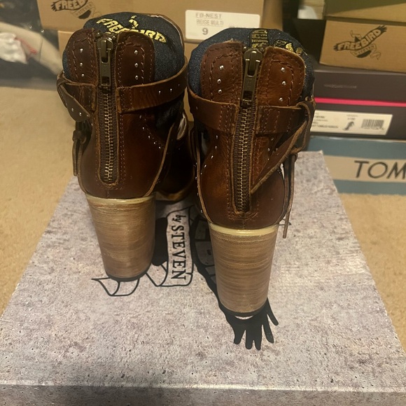 Freebird by Steven booties - Picture 4 of 6